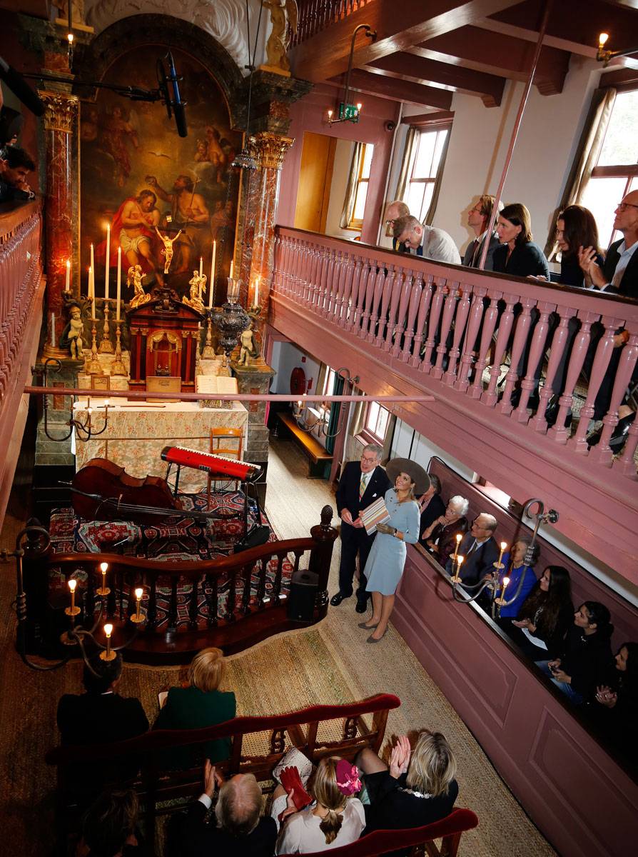 Koningin Máxima bij de opening van het vernieuwde Museum Ons’ Lieve Heer op Solder, 22 september 2015. Foto ©ANP / Bas Czerwinski